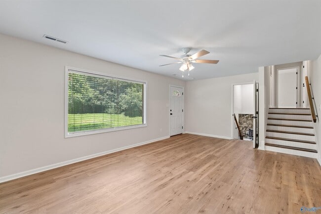 Building Photo - 285 Ruby Dr