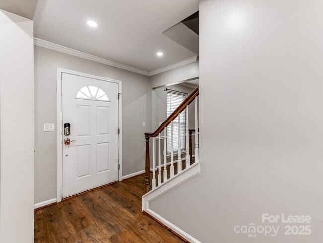 Foto del edificio - 15893 Wayland Dr