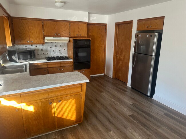 Foto del edificio - 5948 W 79th St