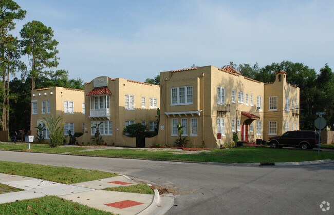Building Photo - 404 E 14th St