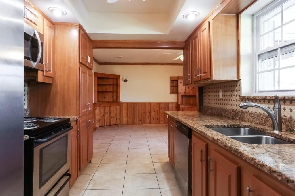 Foto principal - 4851 NW 6th St
