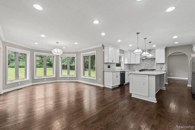 Foto del edificio - 1592 Lone Pine Rd
