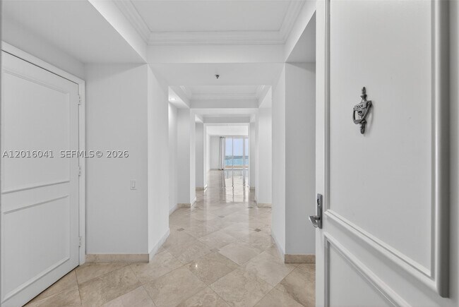 Building Photo - 808 Brickell Key Dr