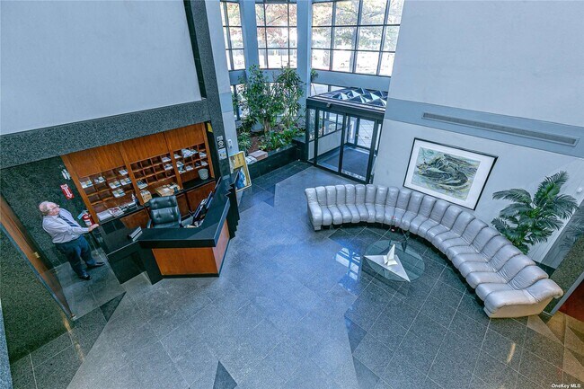 Foto del edificio - 100 Great Neck Rd