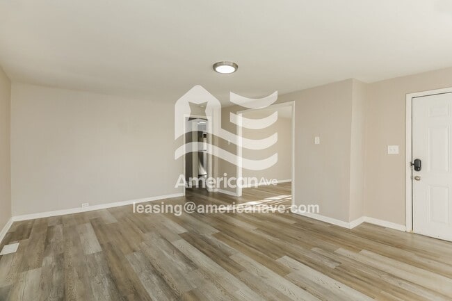 Building Photo - 716 61st St