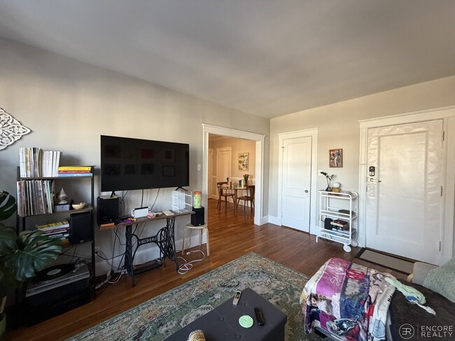 Building Photo - 11 Gray St