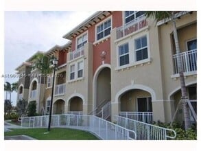 Building Photo - 10870 NW 88th St