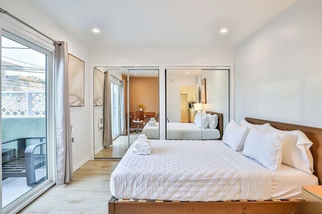 Foto del edificio - 2207 Ocean Front Walk