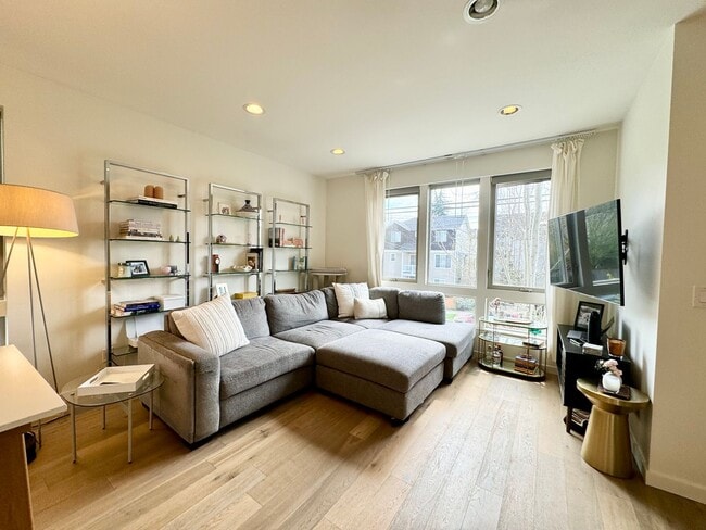 Building Photo - Ballard Townhome