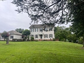 Building Photo - 331 Lakeside Dr