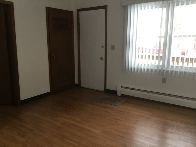 Building Photo - 11 N 56th Ave W