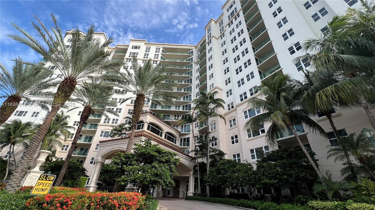 Foto principal - 19900 E Country Club Dr