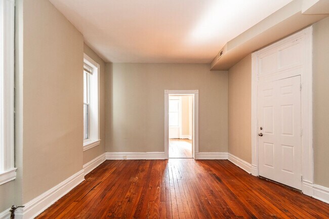 Building Photo - 1935 Utah St