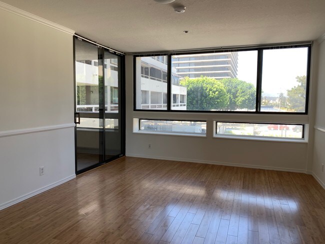 Bedroom with View - 121 S Hope St