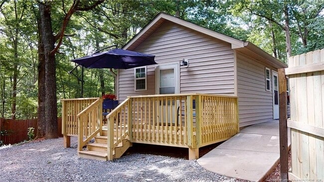 Building Photo - 2402 Rockwood Dr