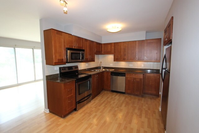 Foto del edificio - 410 Crescent Blvd