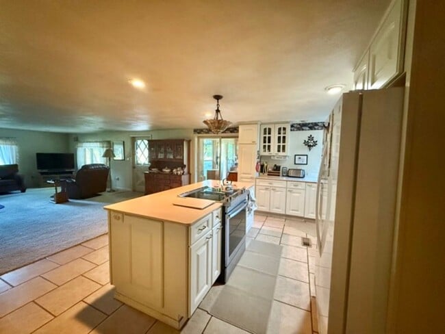 Building Photo - Country Living in Cheney
