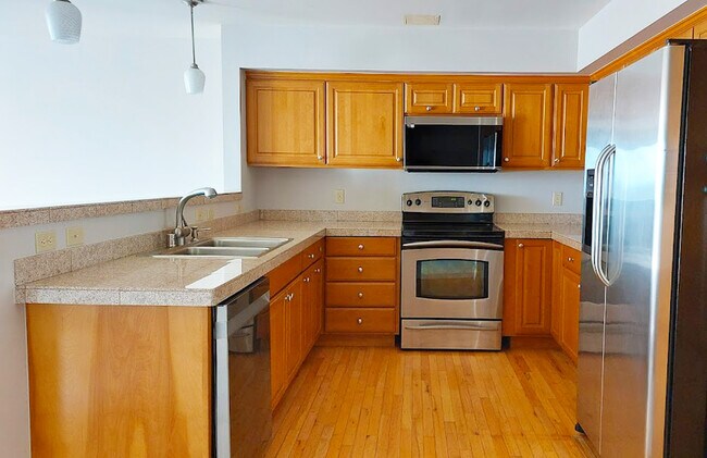 Building Photo - 3201 Pacific Ave