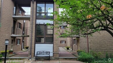 Building Photo - 181 Loomis Dr