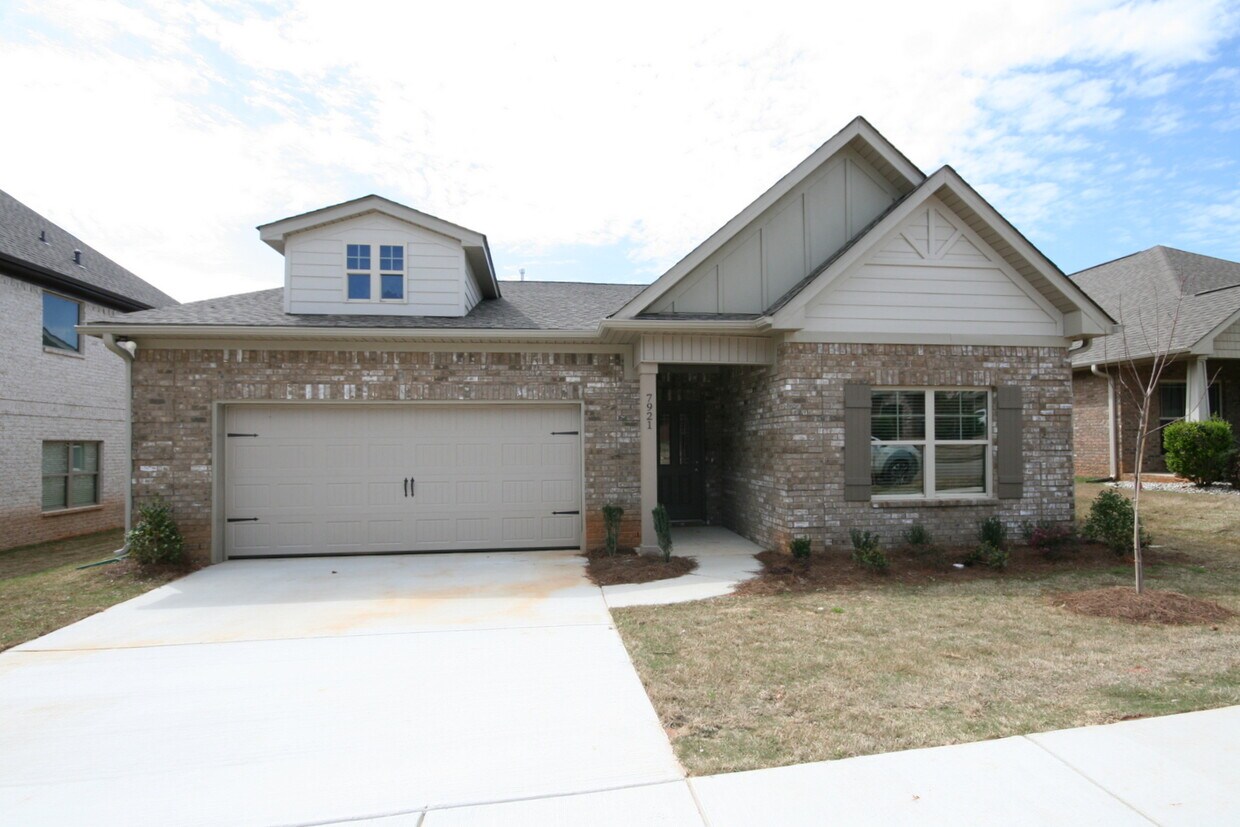 Foto principal - 7921 Gabriela Dr NW
