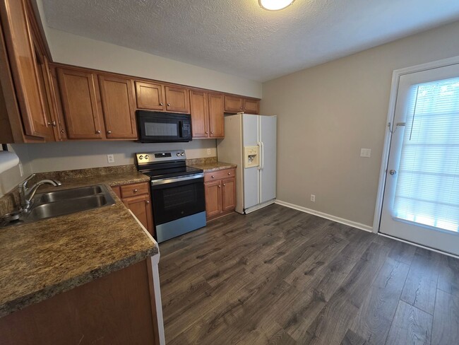 Building Photo - 308 Crestmont Dr