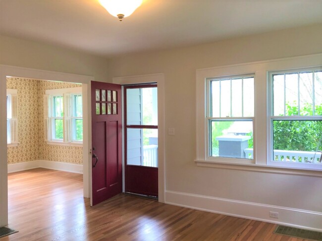 Sunny living and dining spaces. - 28 Westgate Road