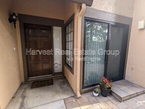 Building Photo - 1341 Greenwich Ct
