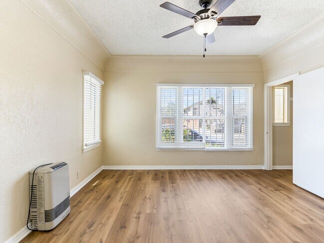 Foto del edificio - 1324 N Peterson Ave