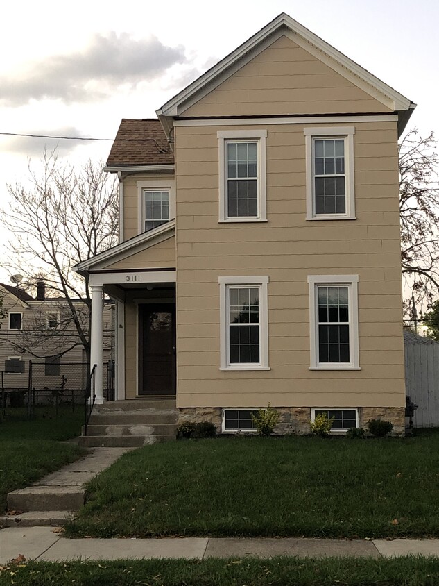 Primary Photo - 3111 E 5th St