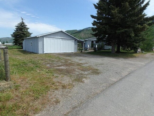 Building Photo - 115 Burton Ln