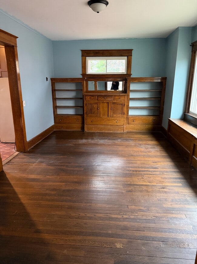 Building Photo - 737 Lake Dr