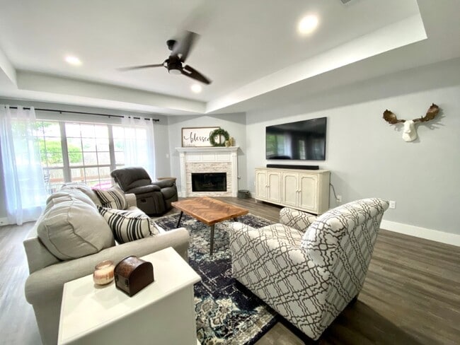 Foto del edificio - 110 Honeysuckle Ct