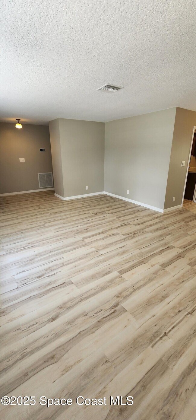 Foto del edificio - 1003 Cedar Brook Ct