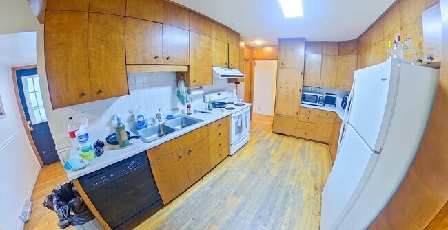 Building Photo - Two Kitchens + Fenced-in Yard + Pet Friendly + Washer & Dryer Included! Available June 4th!