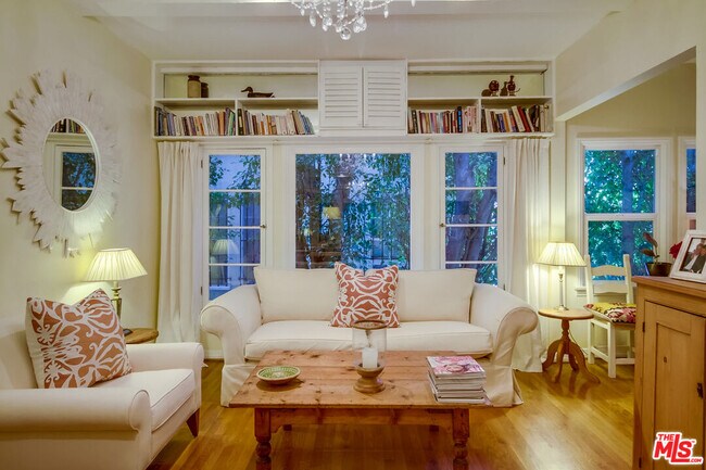 Foto del edificio - 340 N Oakhurst Dr