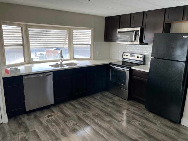 Building Photo - 2872 Green Tree Ave