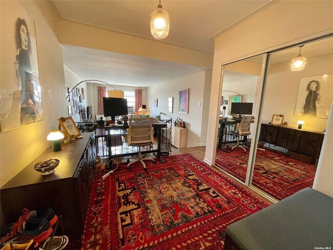 Foto del edificio - 98-50 67th Ave