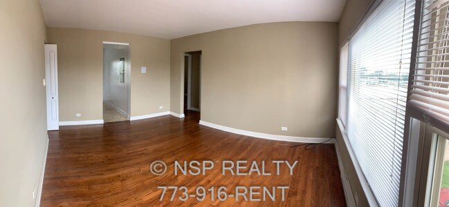 Foto del edificio - 7628 N Milwaukee Ave