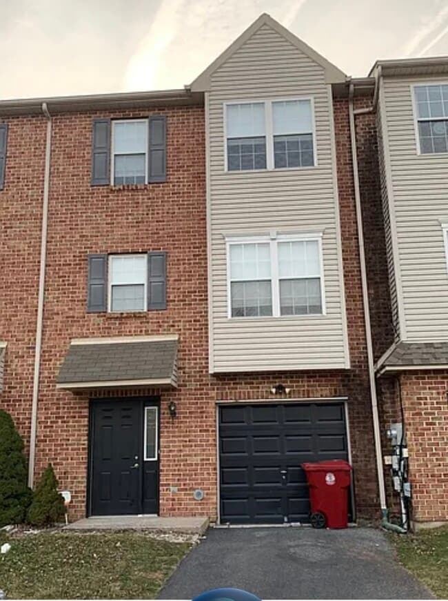 Building Photo - 2627 Chestnut Ln