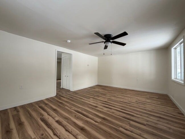 Building Photo - 2 Bed 1 Bath Single Family Home Available in Fairborn