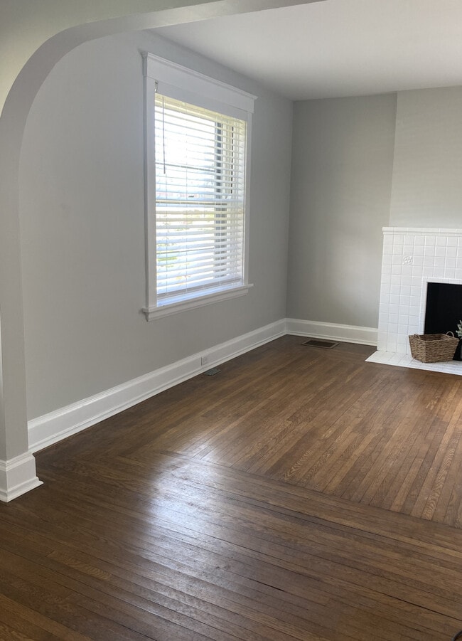 Building Photo - 2127 Slane Avenue