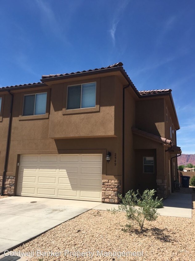 Primary Photo - 3 br, 2.5 bath House - 2549 N Bella Vista Dr