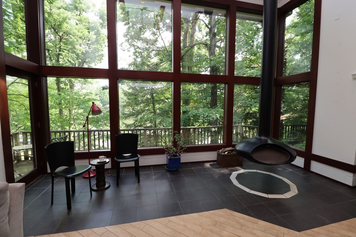 Primary Photo - White River Access, Vaulted Ceilings, Natu...
