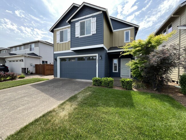 Building Photo - Stunning 3 Bedroom with Bonus Room | Solar Panels, Stainless Steel Appliances & Fenced Backyard