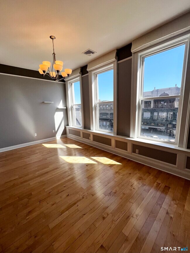 Foto del edificio - 353 Main St