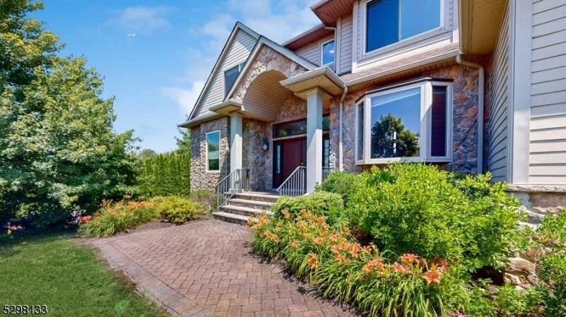 Foto principal - 1 White Oak Ct