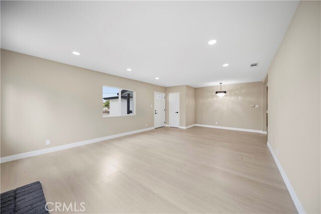 Foto del edificio - 9183 Beachy Ave