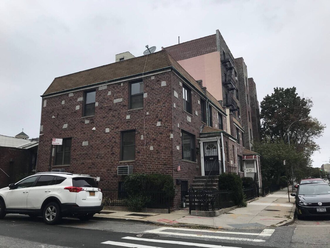 Foto principal - 9540 Fort Hamilton Pkwy