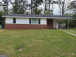 Building Photo - 2691 Fernwood Ave