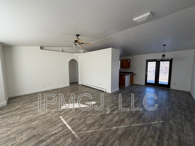 Foto del edificio - 377 S Redlands Rd